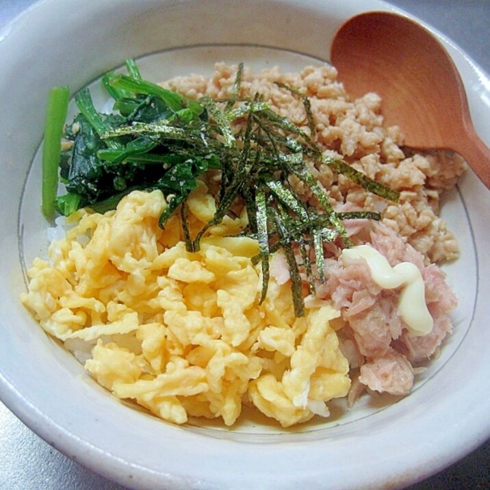 とりそぼろ丼